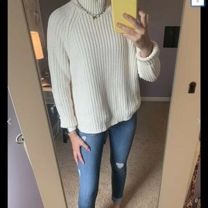 💥 Kendall & Kylie Mock Neck White Sweater